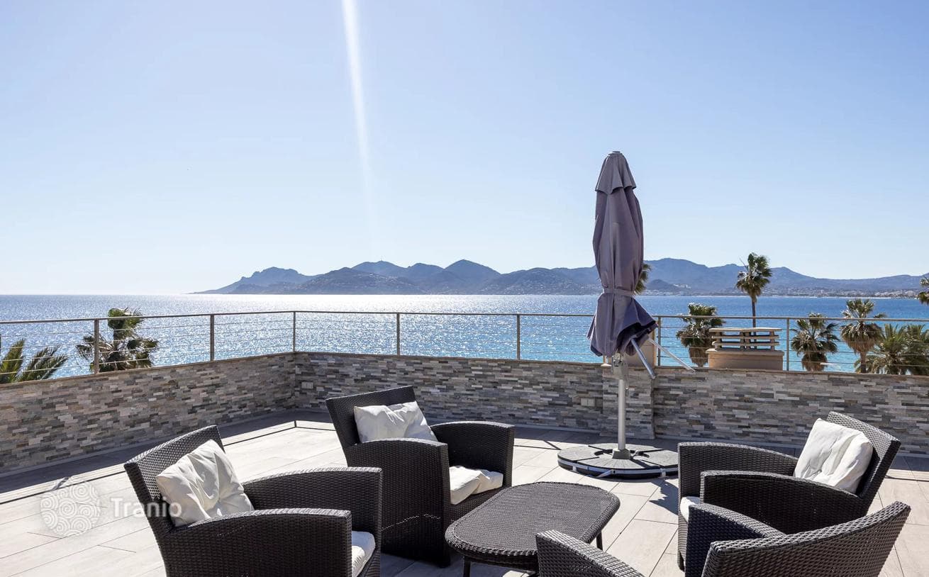 4-Bedroom Penthouse with Roof Terrace in Cannes, photo 3