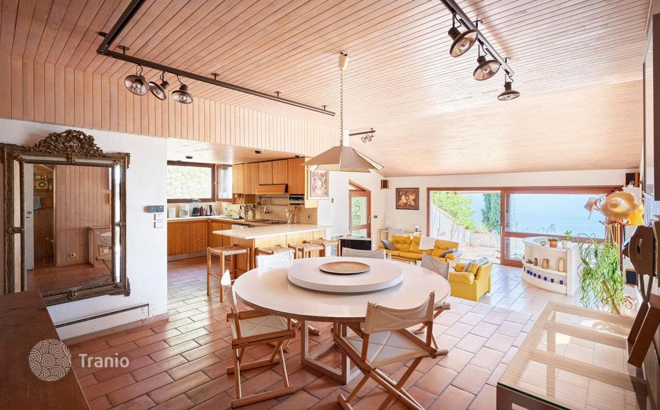 4-Bedroom Villa with Sea View in Roquebrune-Cap-Martin, photo 2