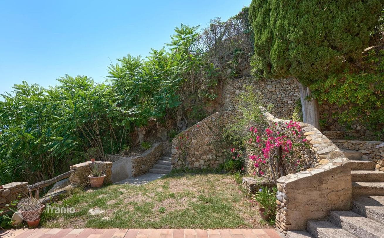 4-Bedroom Villa with Sea View in Roquebrune-Cap-Martin, photo 4