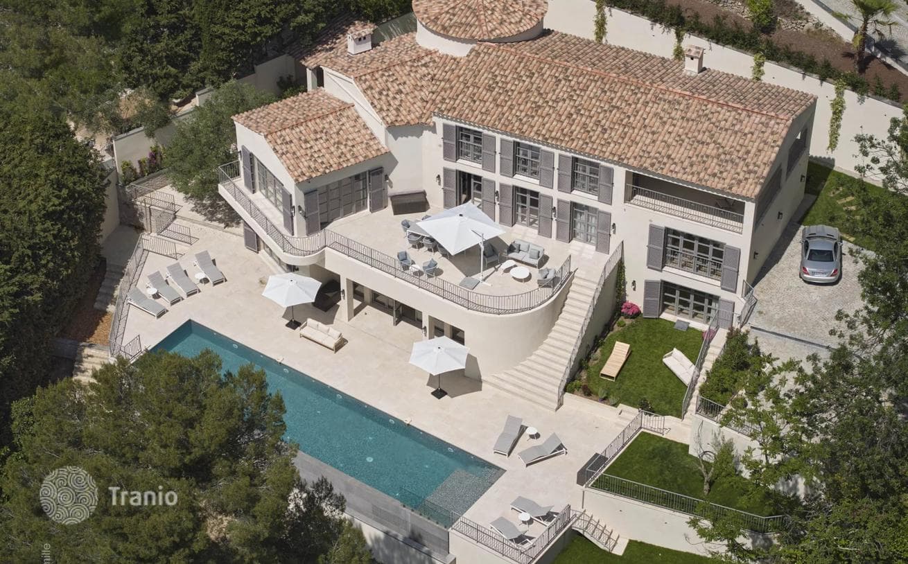 5-Bedroom Villa with Pool in Le Cannet