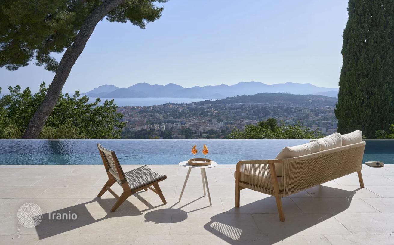 5-Bedroom Villa with Pool in Le Cannet, photo 2