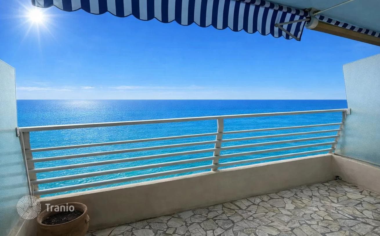 2-Bedroom Apartment with Sea Views in Menton, photo 2