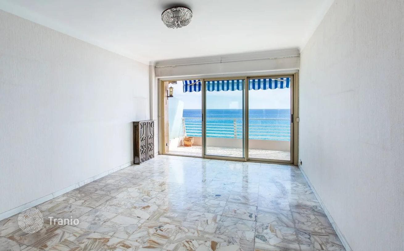 2-Bedroom Apartment with Sea Views in Menton, photo 3