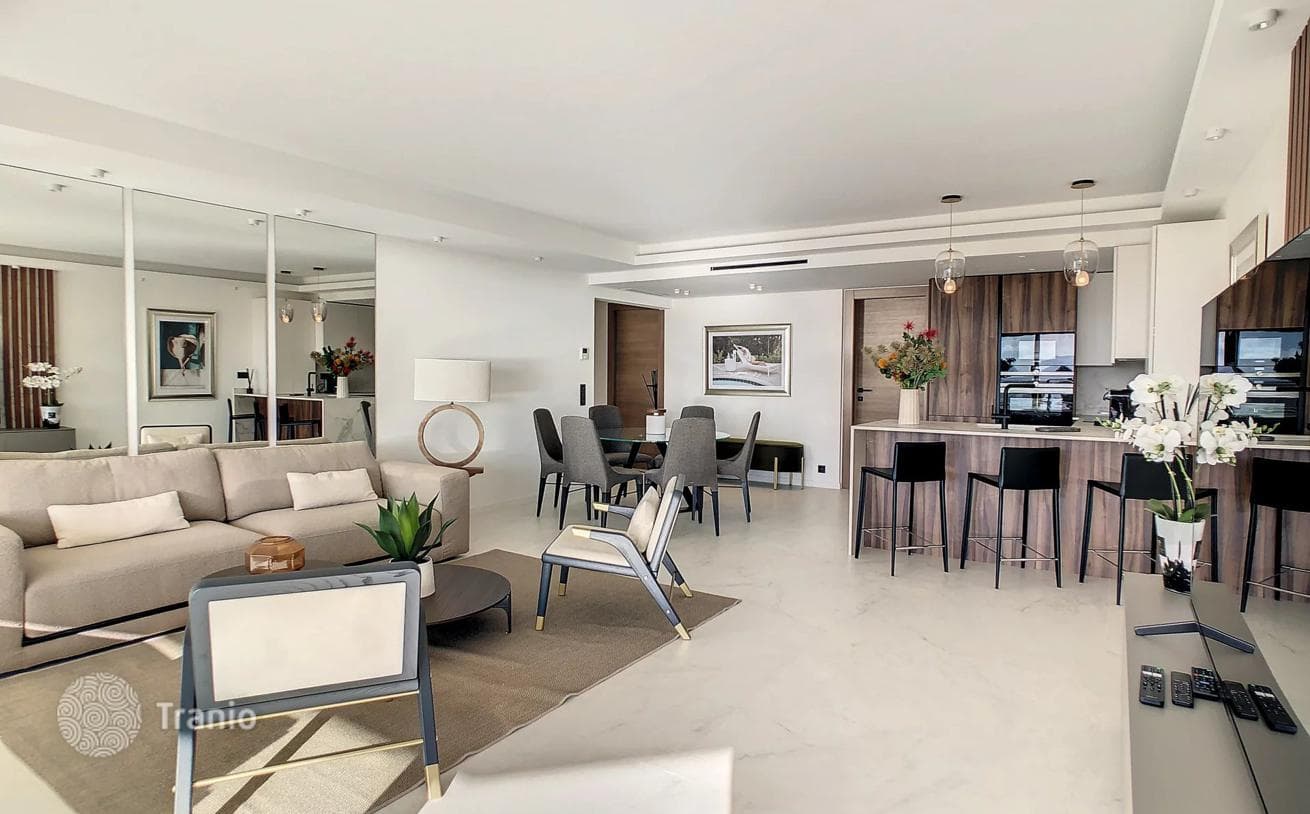 3-Bedroom Apartment with Sea View in Cannes, photo 3