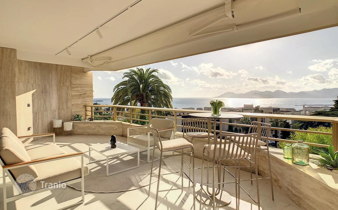 3-Bedroom Apartment with Sea View in Cannes, photo 4