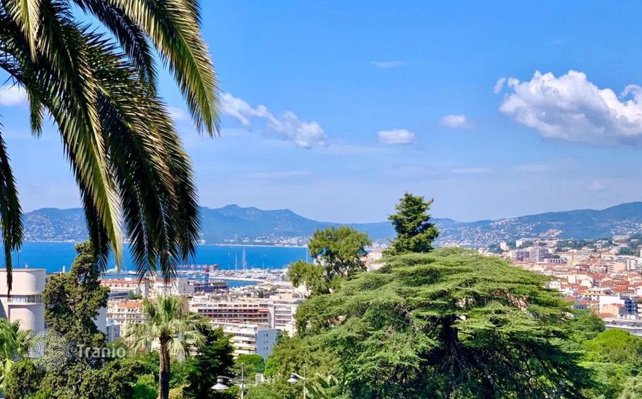 3-Bedroom Apartment with Sea View in Cannes, photo 5