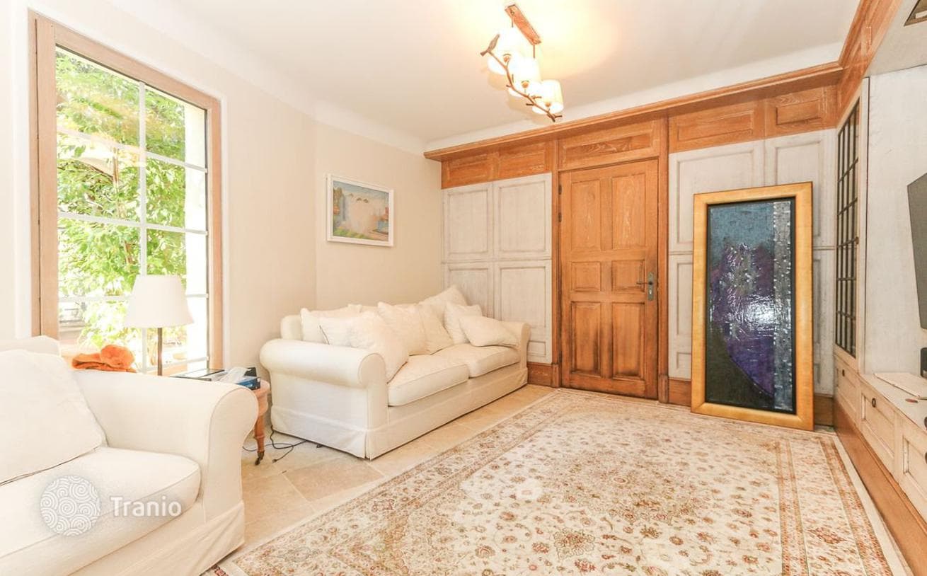5-Bedroom Villa with Pool and Bay Views in Beaulieu-sur-Mer