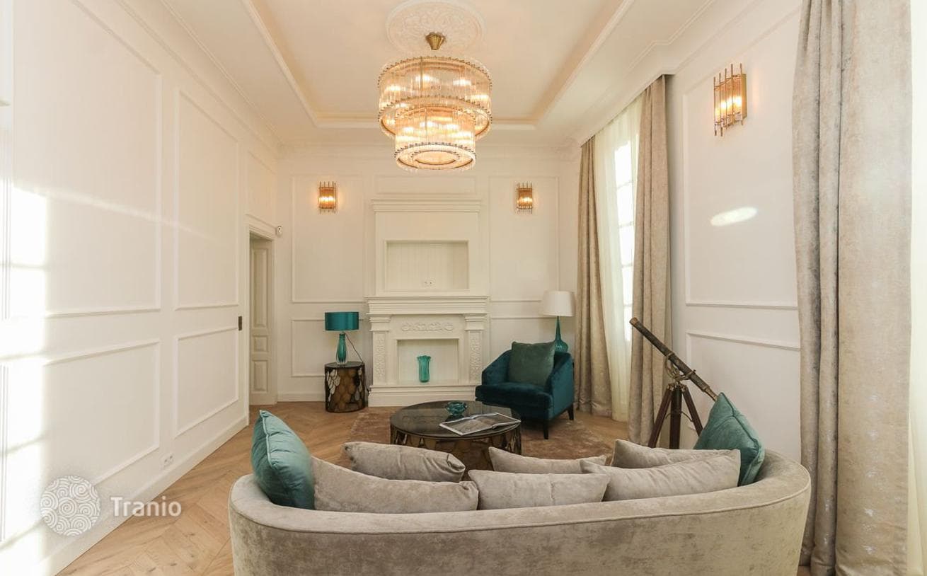 2-Bedroom Apartment with High Ceilings in Nice, photo 4