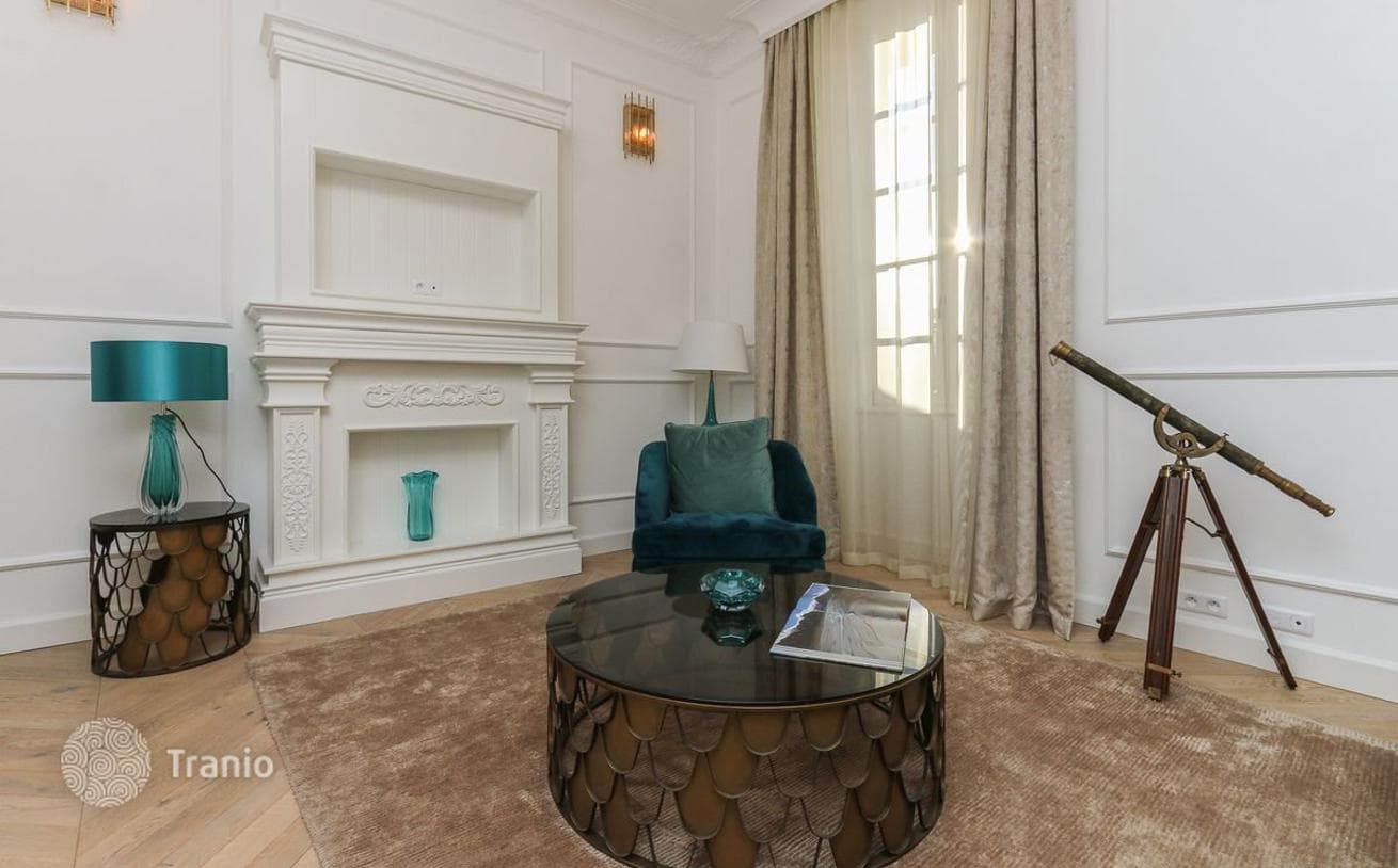 2-Bedroom Apartment with High Ceilings in Nice, photo 5