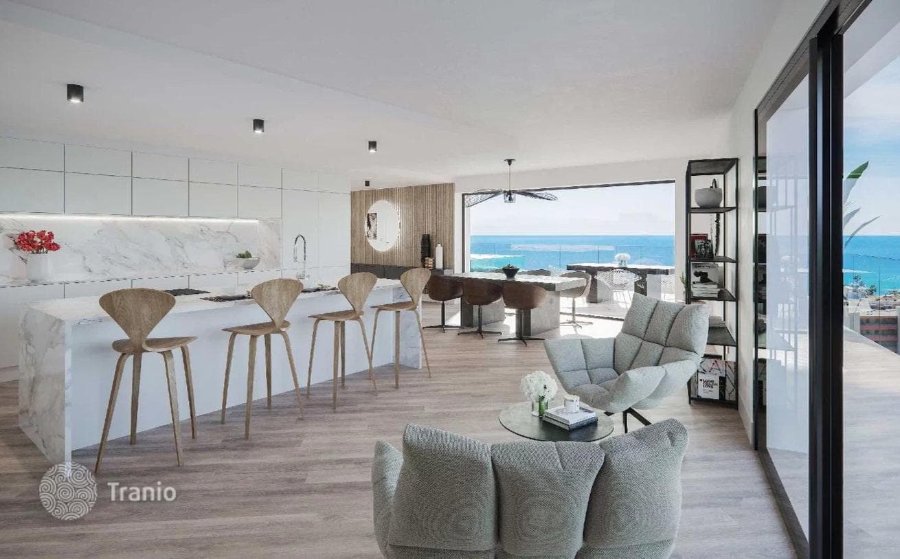 2-Bedroom Penthouse with Sea View in Roquebrune-Cap-Martin, photo 4