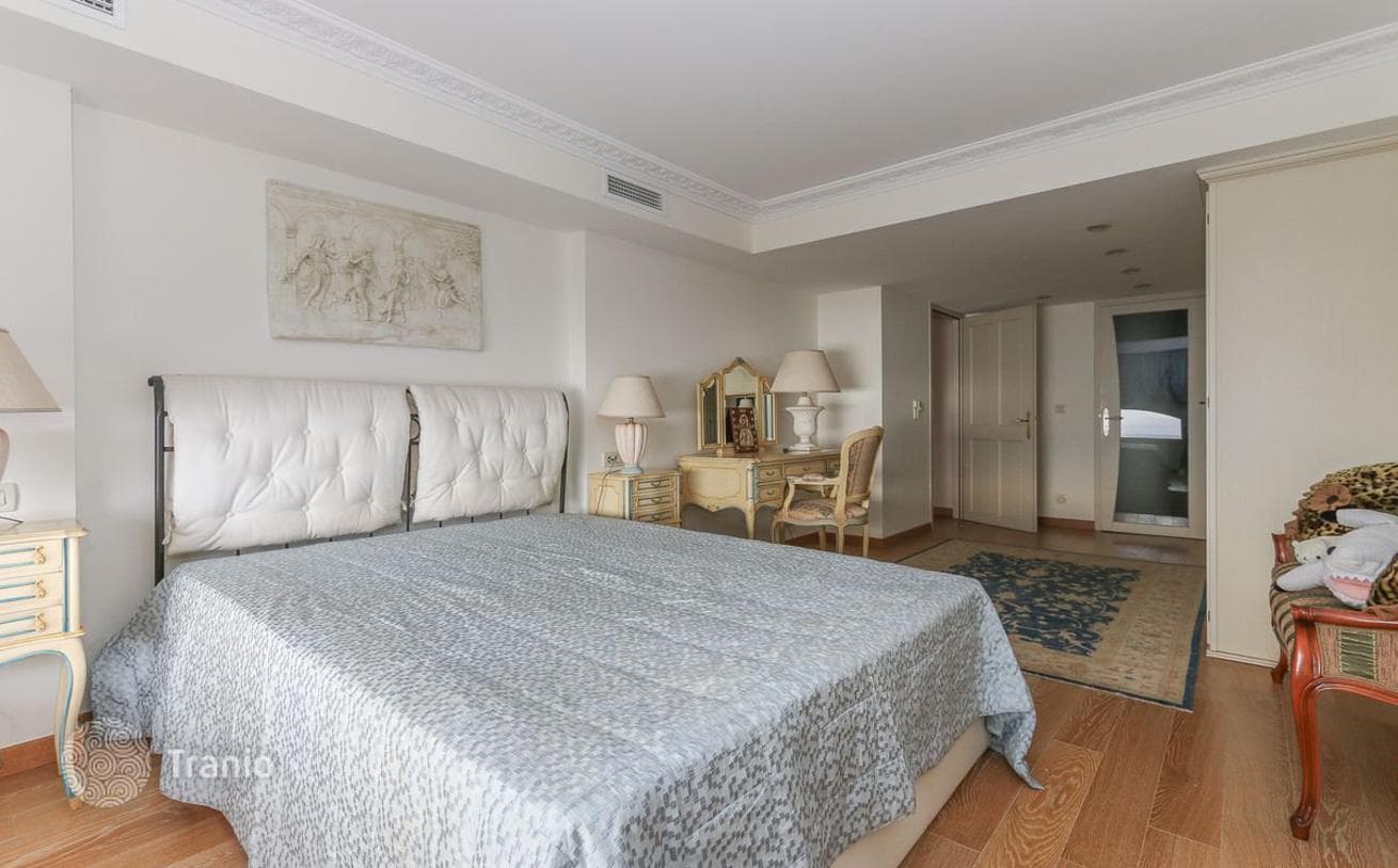 2-Bedroom Duplex with Sea View in Beausoleil, photo 2