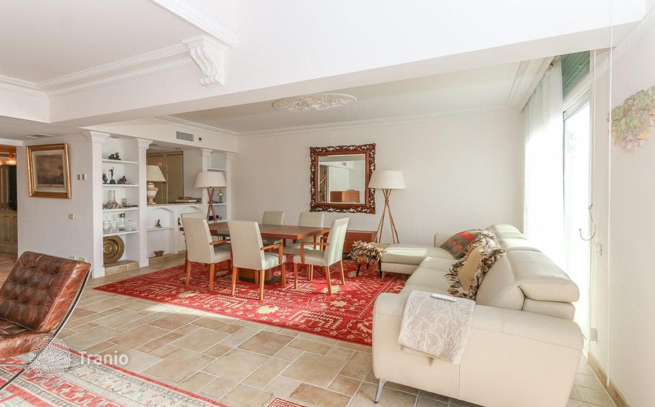 2-Bedroom Duplex with Sea View in Beausoleil, photo 3