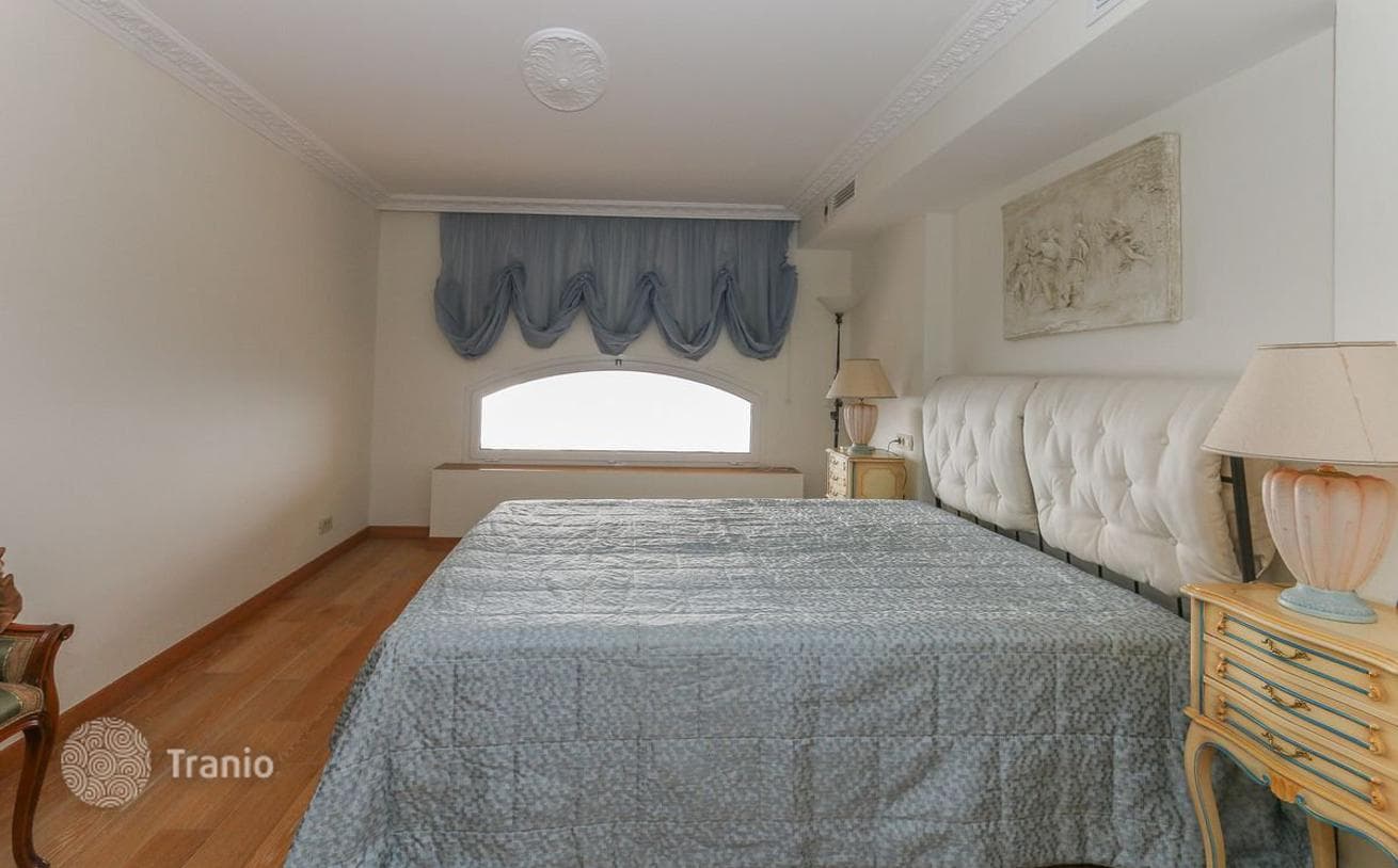 2-Bedroom Duplex with Sea View in Beausoleil, photo 4