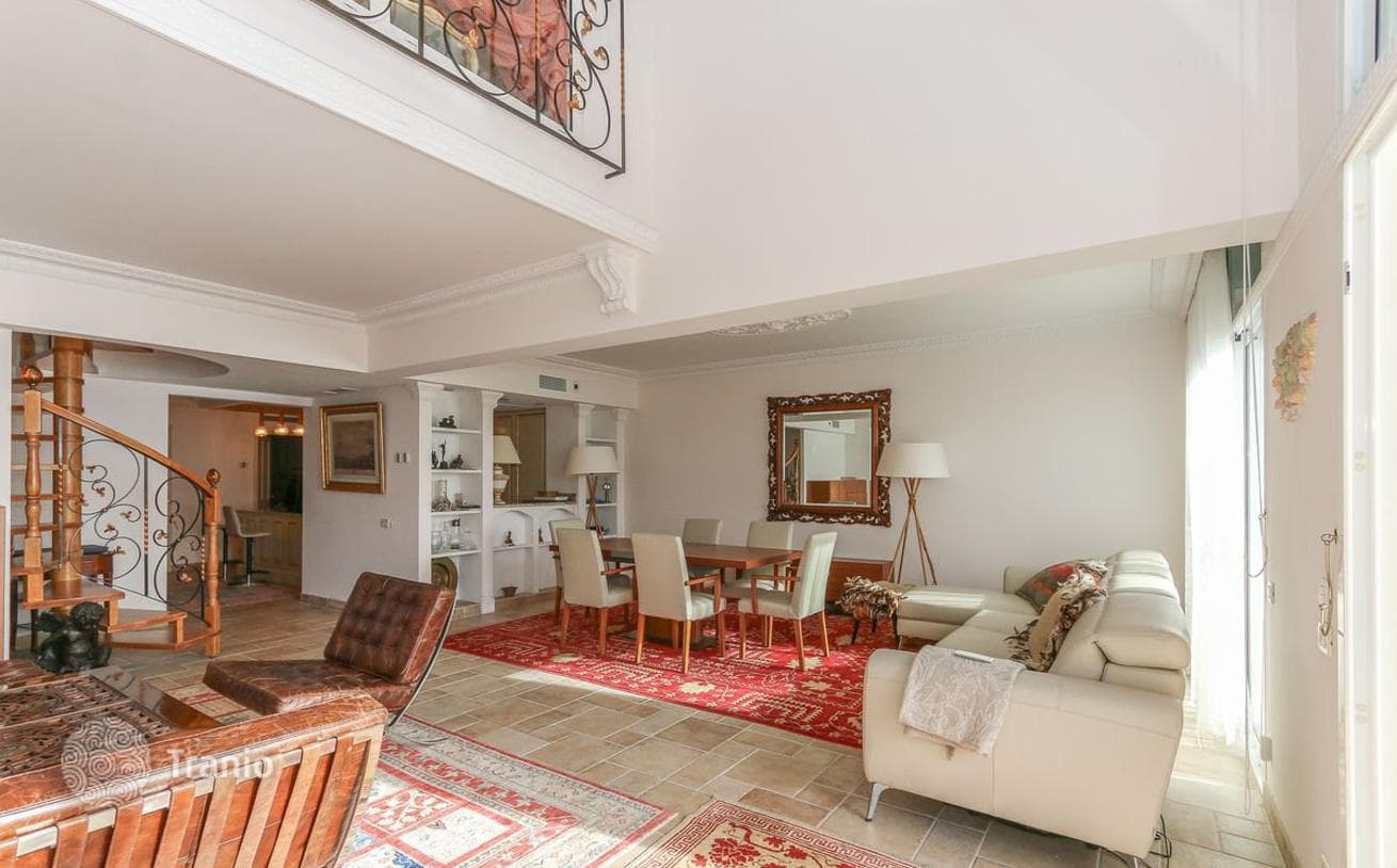 2-Bedroom Duplex with Sea View in Beausoleil, photo 5
