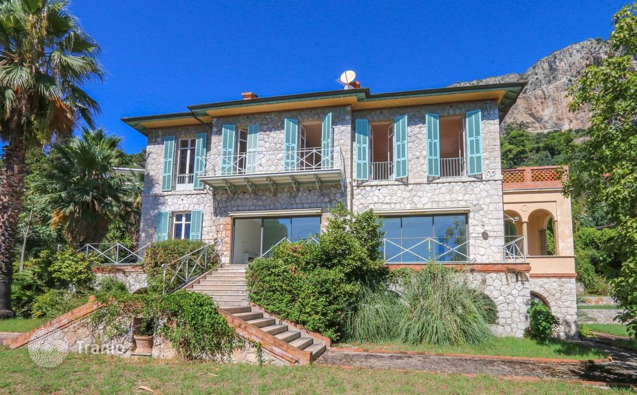 14-Room Villa with Sea View in Menton, photo 2