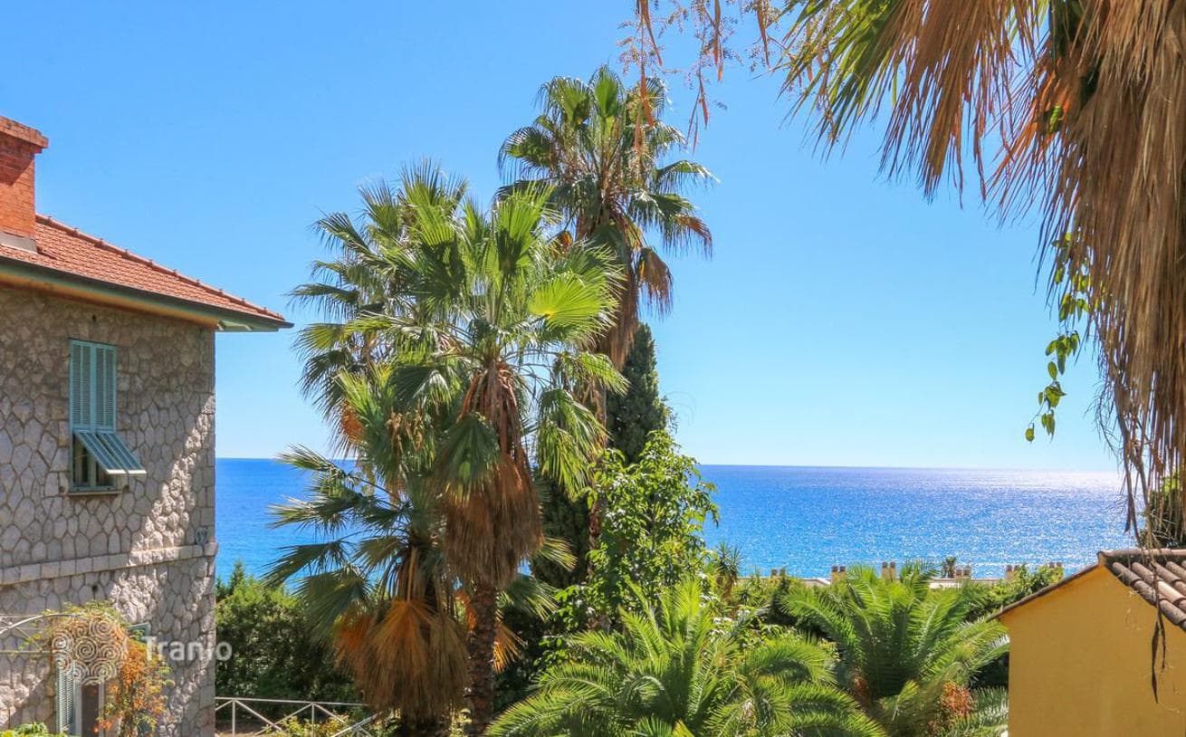 14-Room Villa with Sea View in Menton, photo 4