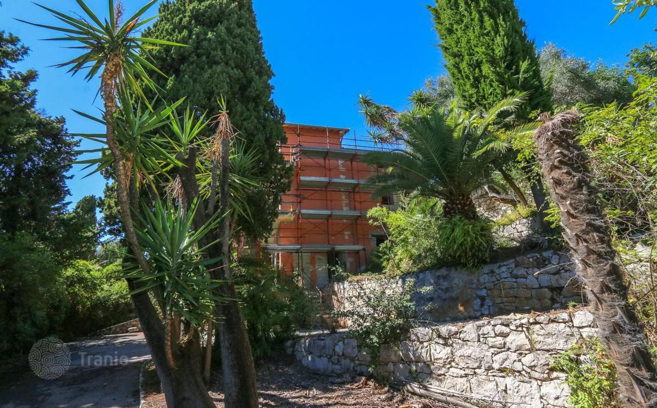 14-Room Villa with Sea View in Menton, photo 5