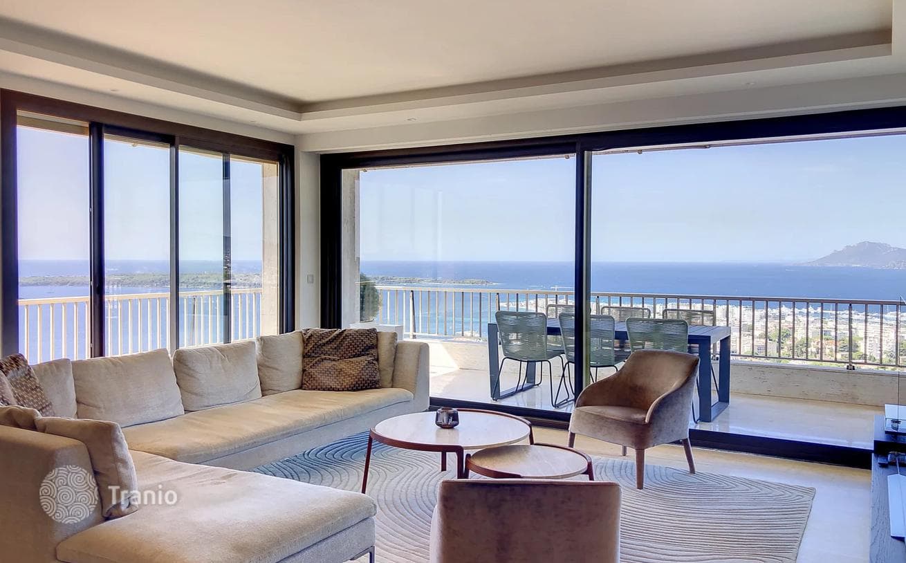 3-Bedroom Apartment with Panoramic Sea View in Cannes, photo 3
