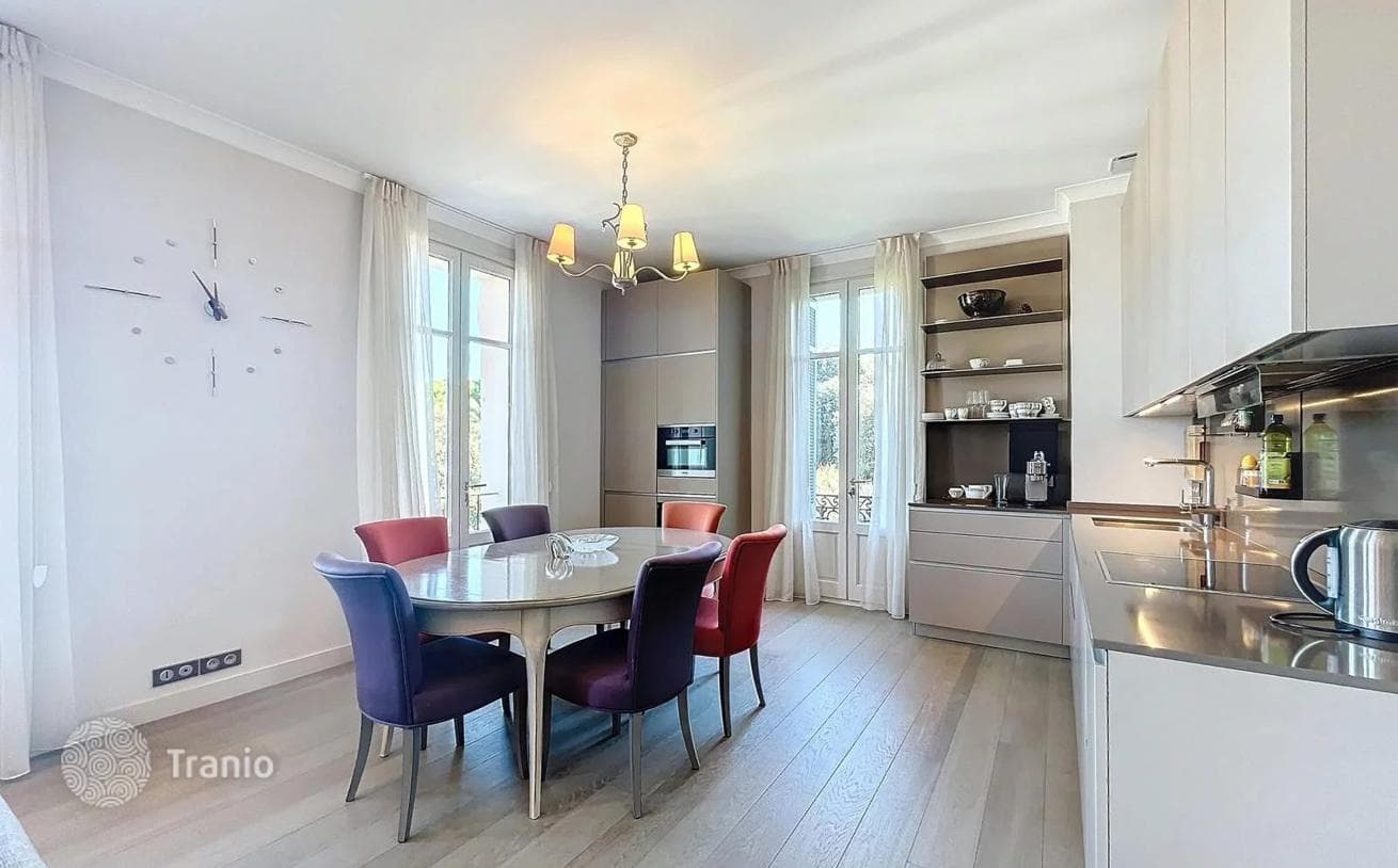 3-Bedroom Apartment with Sea View in Antibes, photo 3