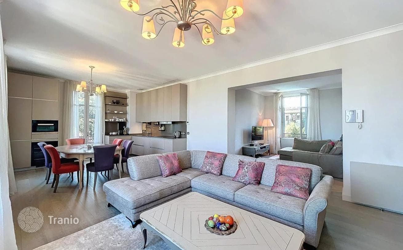 3-Bedroom Apartment with Sea View in Antibes, photo 4
