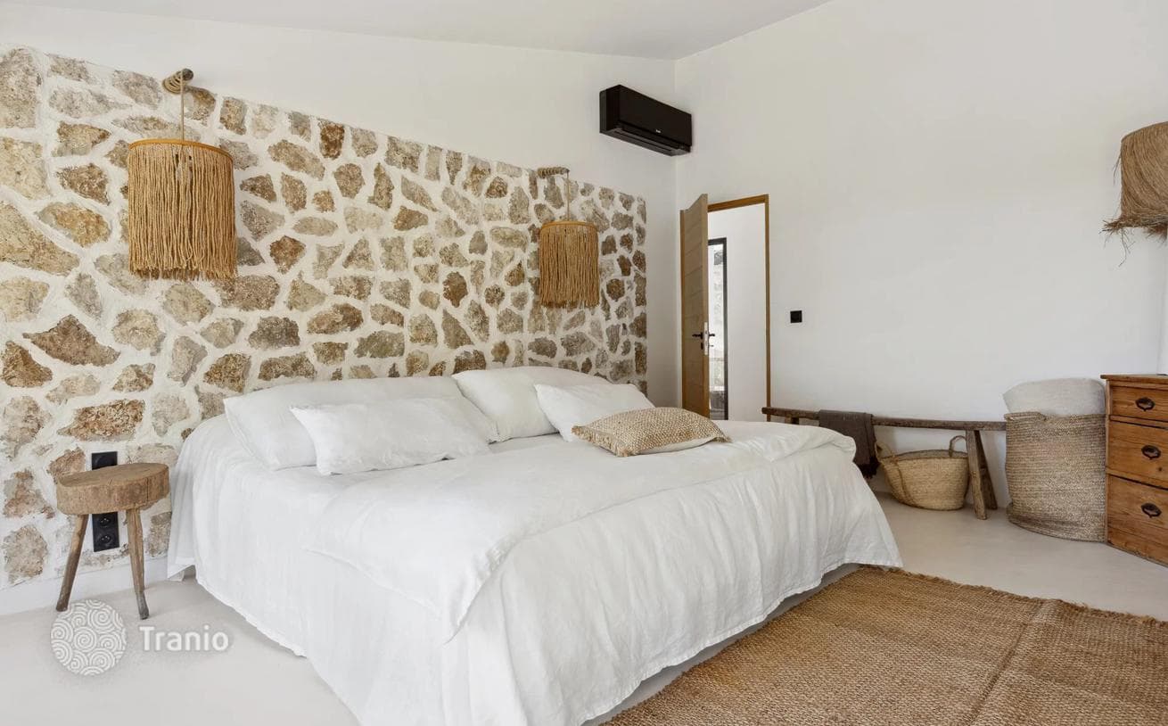 3-Bedroom Villa with Pool in Le Rouret