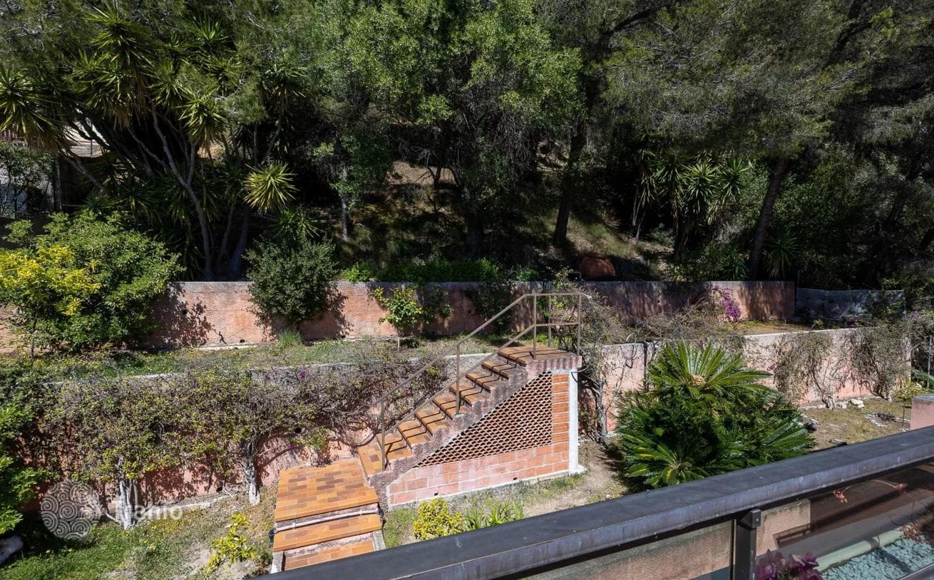 2-Bedroom Penthouse with Private Garden in Roquebrune-Cap-Martin, photo 2
