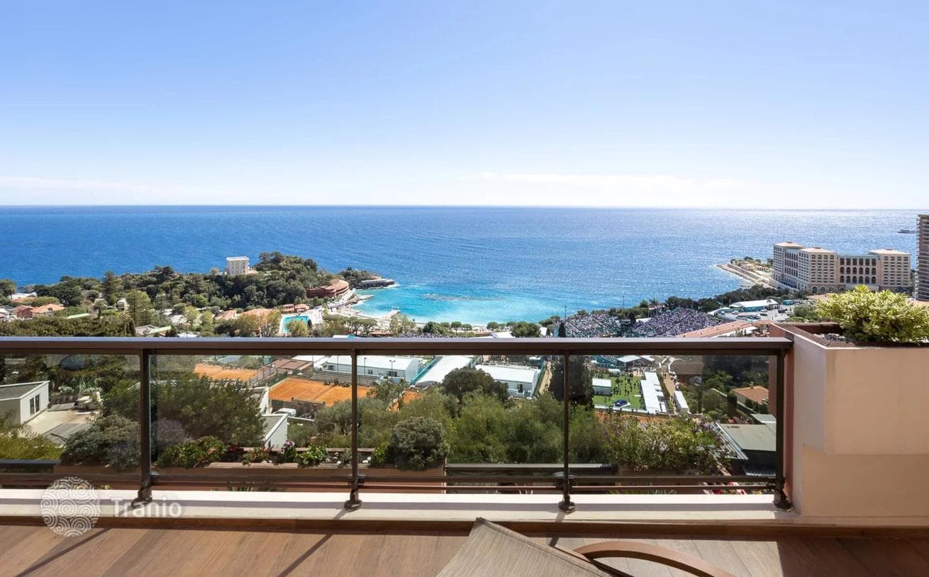 2-Bedroom Penthouse with Private Garden in Roquebrune-Cap-Martin, photo 3