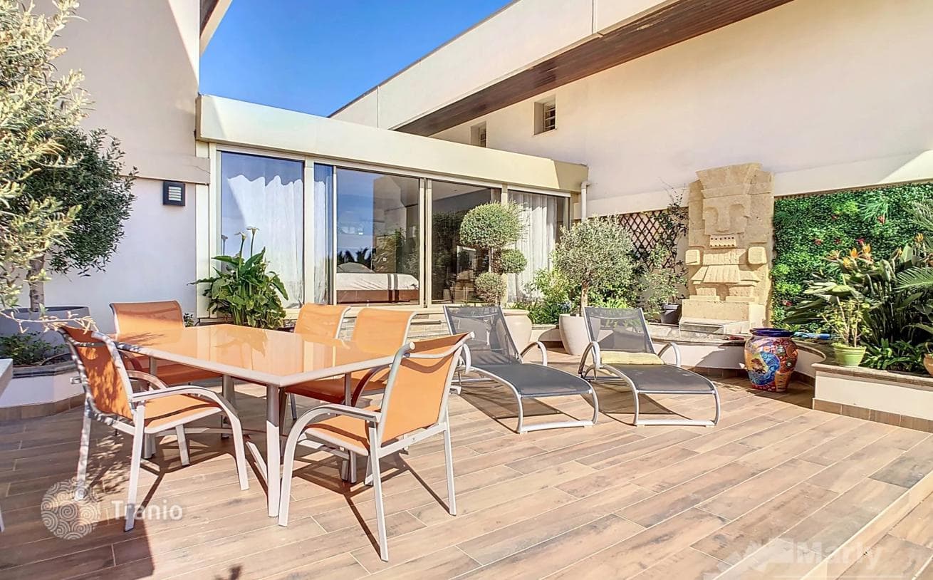 4-Bedroom Apartment with Panoramic Sea Views in Cannes