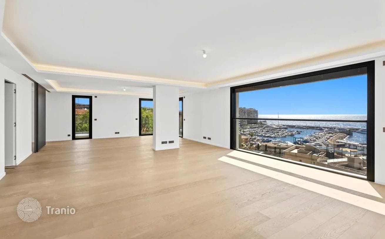 3-Bedroom Penthouse with Roof Terrace in Cap-d'Ail, photo 2