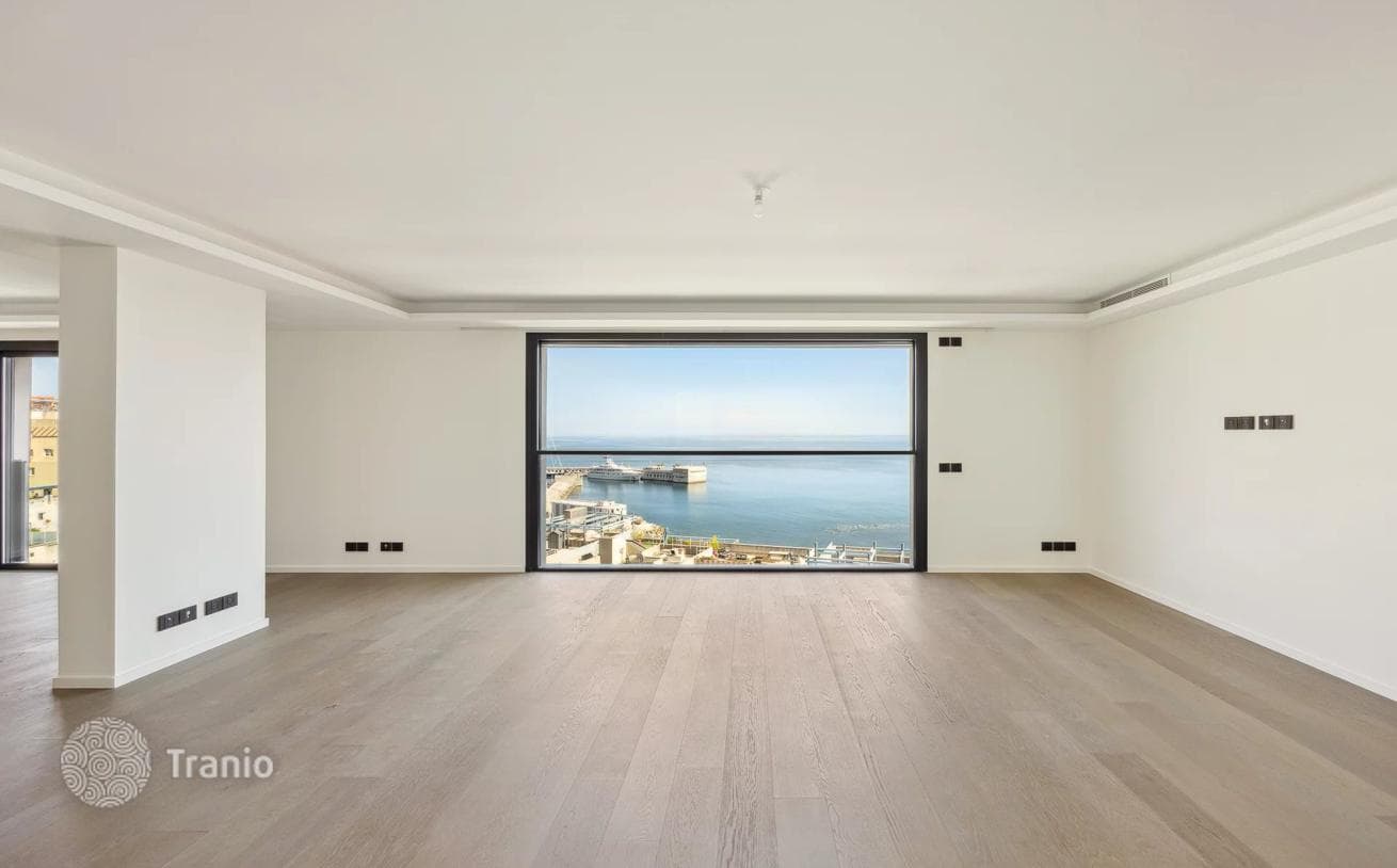 3-Bedroom Penthouse with Roof Terrace in Cap-d'Ail, photo 5