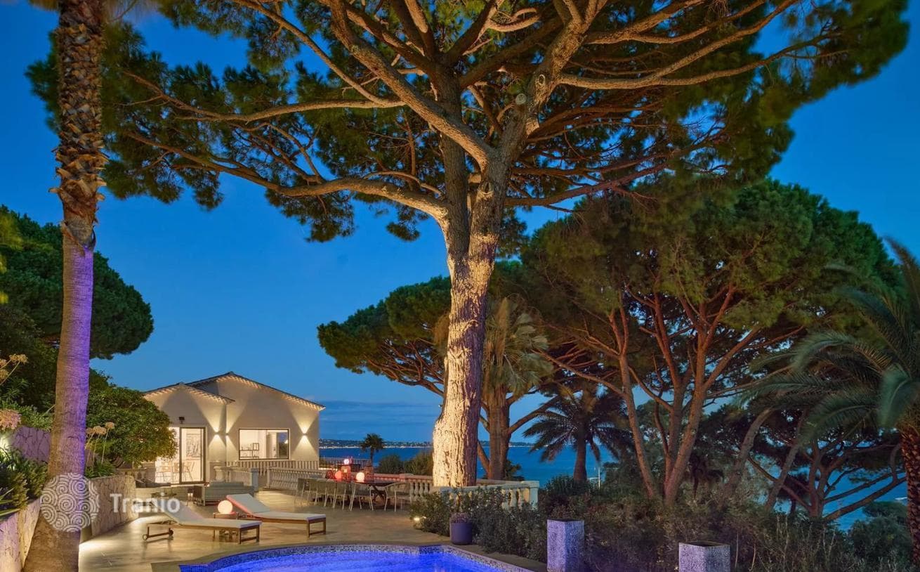 7-Bedroom Villa with Panoramic Sea Views in Cannes, photo 3
