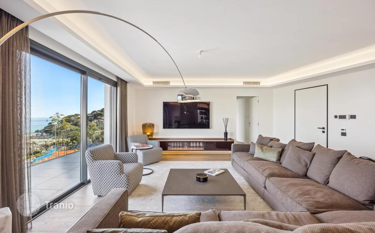 3-Bedroom Apartment in Cap-d'Ail, photo 2