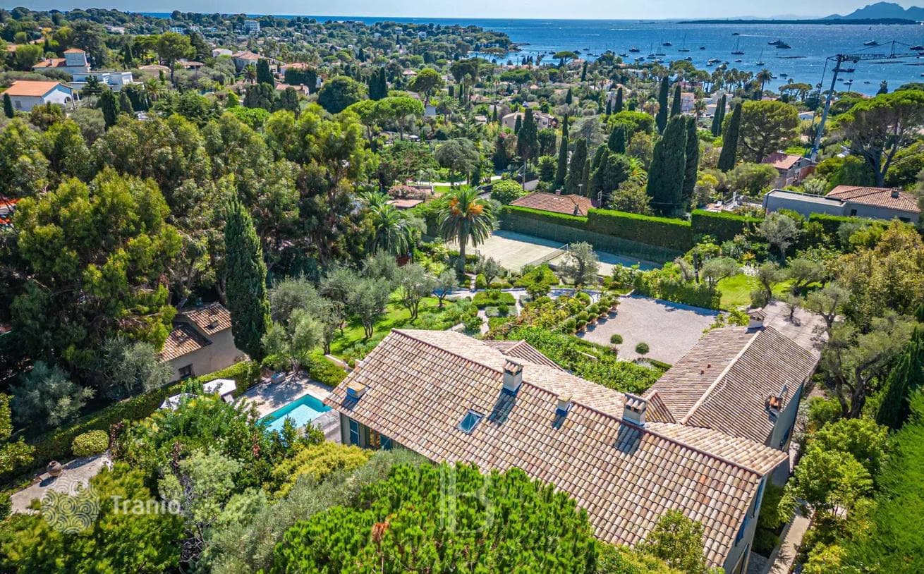 Luxury Villa with Pool and Tennis Court in Antibes