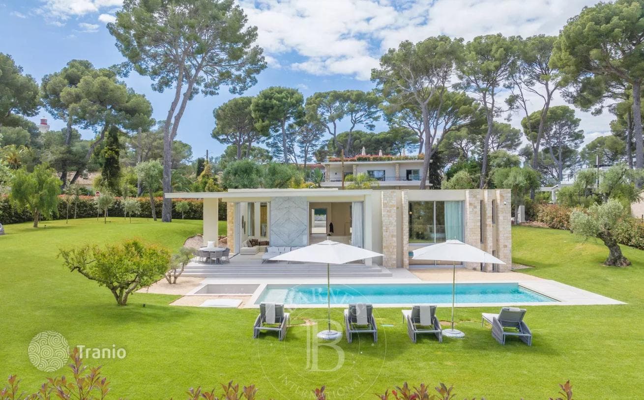 Sunny Villa with Heated Pool and Sea View in Antibes, photo 2