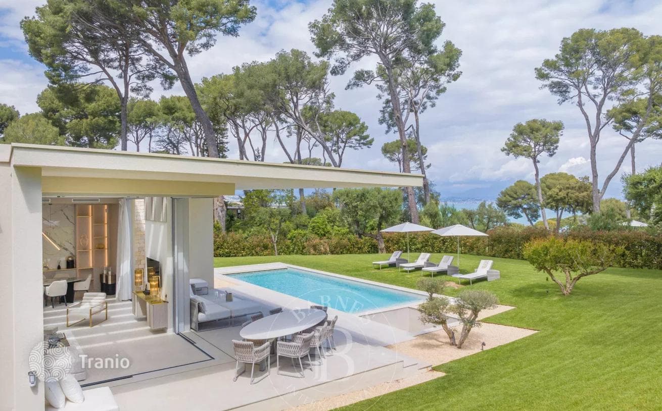 Sunny Villa with Heated Pool and Sea View in Antibes, photo 3