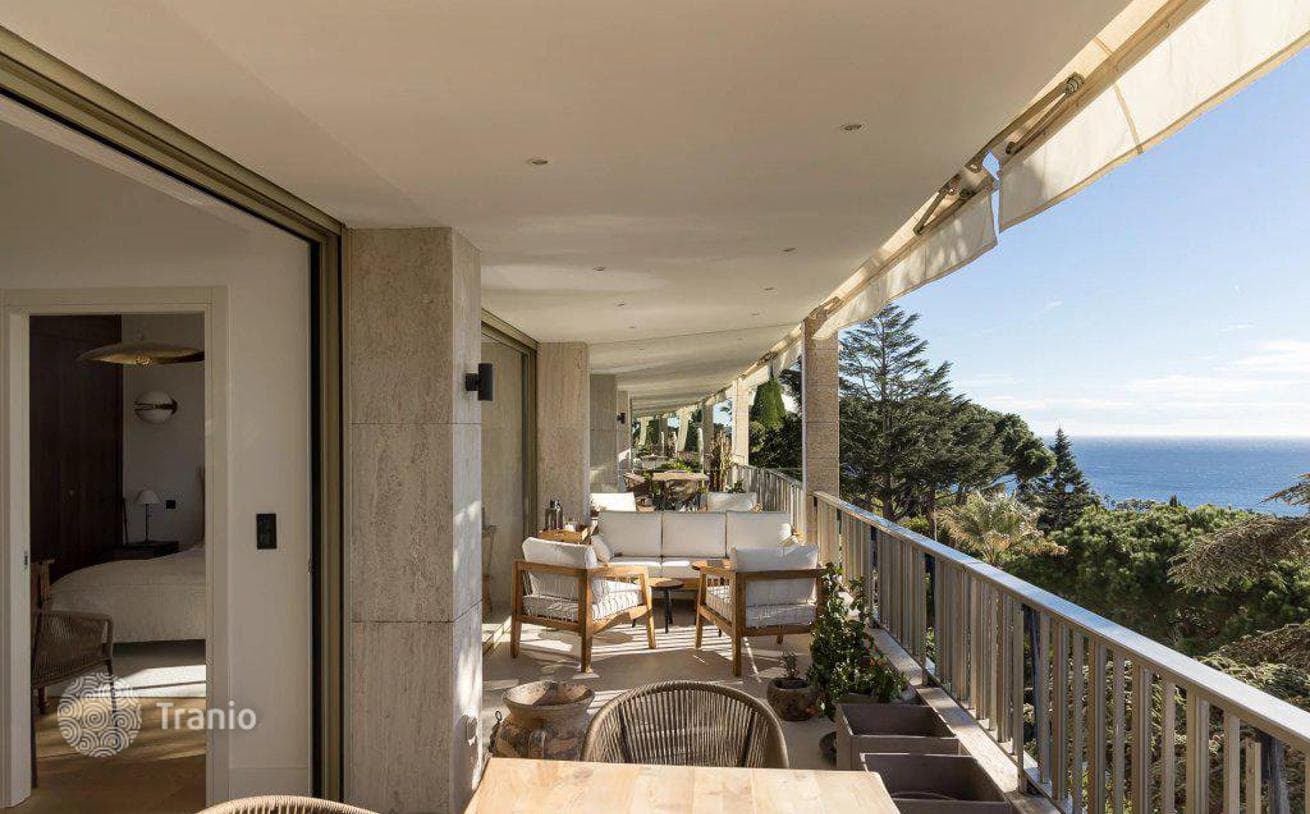 3-Bedroom Apartment with Panoramic Sea View in Cannes