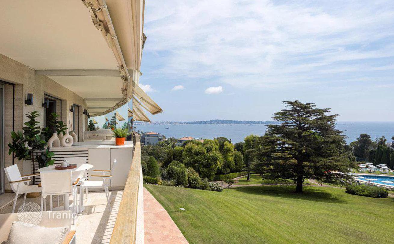 2-Bedroom Apartment with Sea and Golf Course Views in California Pezou, Cannes