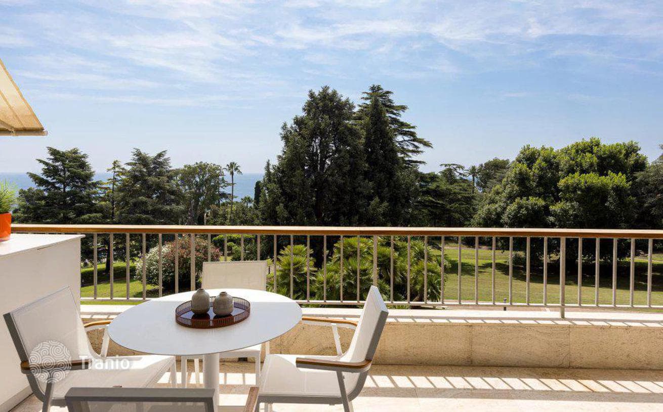 2-Bedroom Apartment with Sea and Golf Course Views in California Pezou, Cannes, photo 2