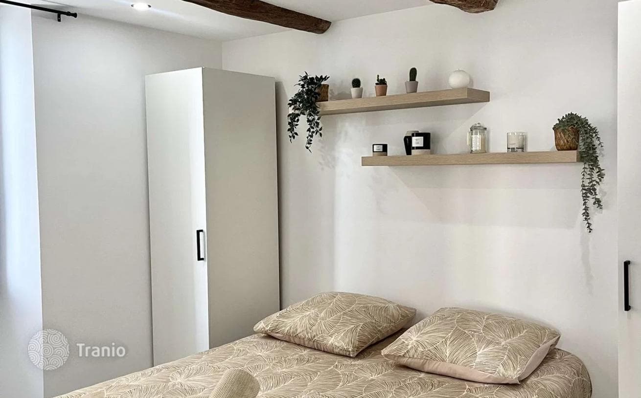 2-Bedroom Apartment in Old Antibes, photo 5