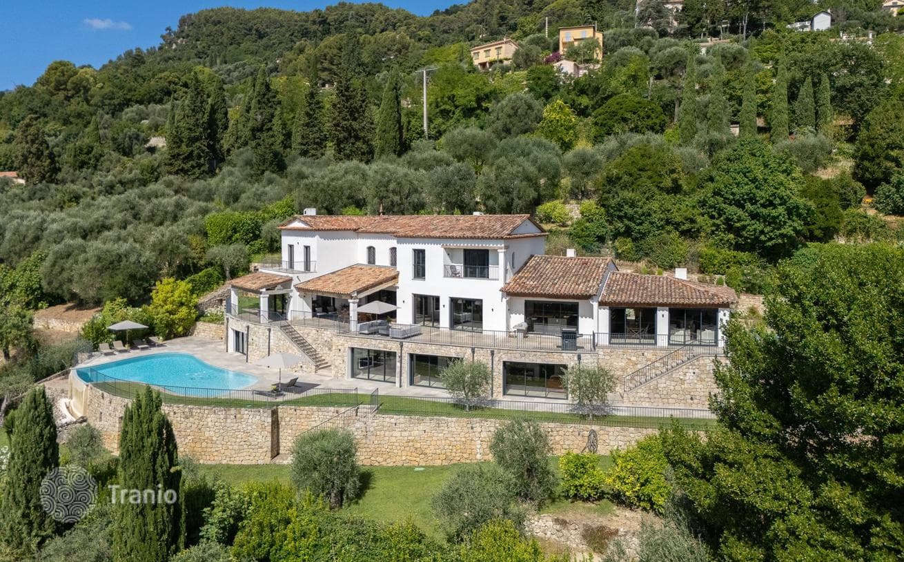 13-Room House with Pool and Garden in Grasse, photo 2