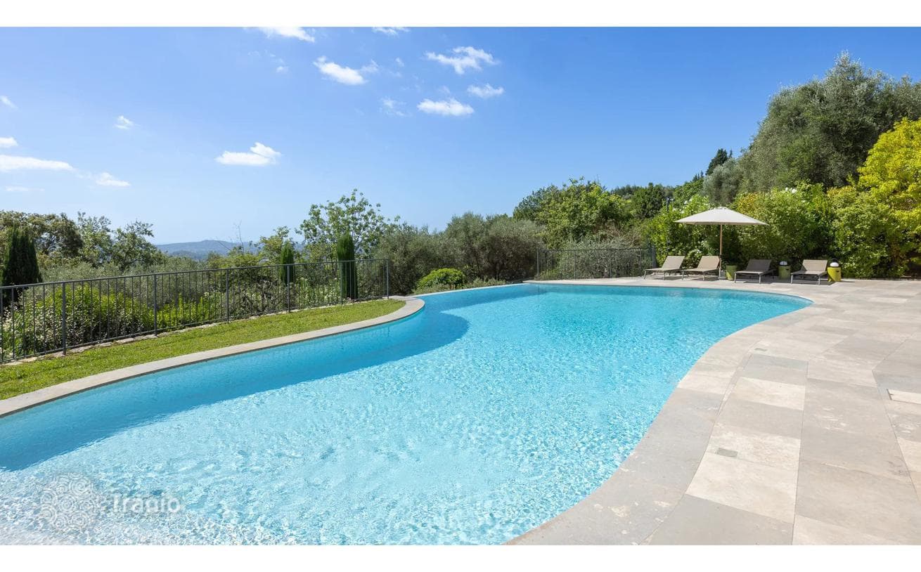 13-Room House with Pool and Garden in Grasse, photo 3
