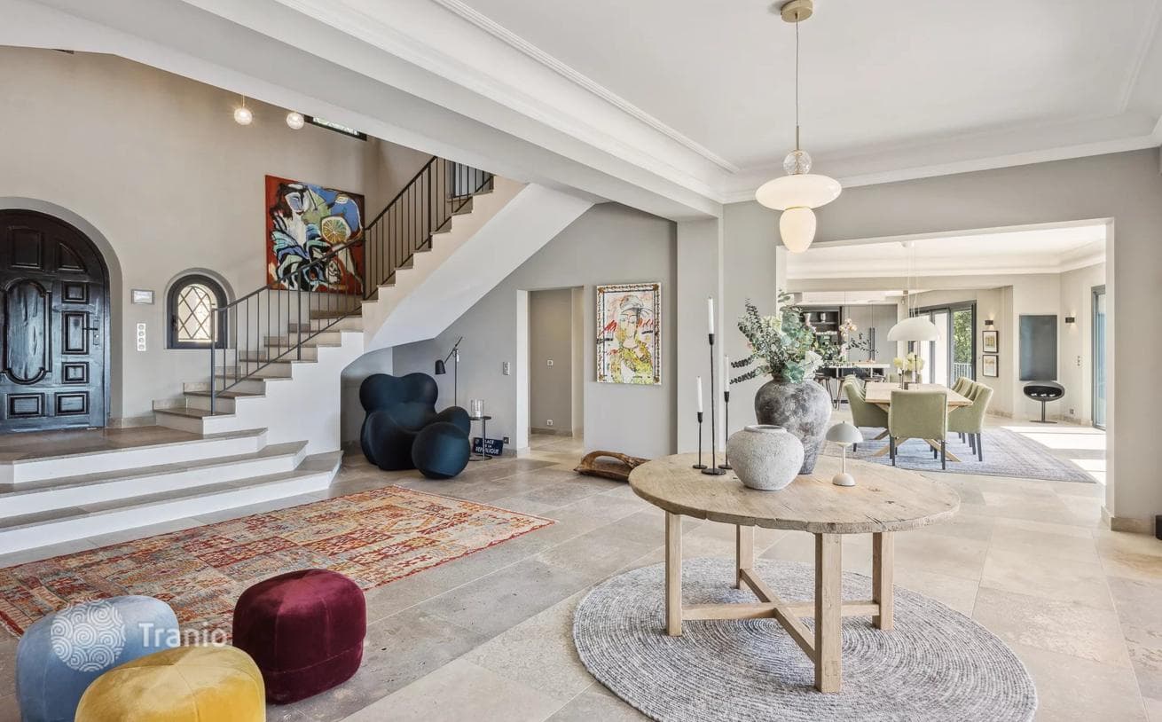 13-Room House with Pool and Garden in Grasse, photo 4