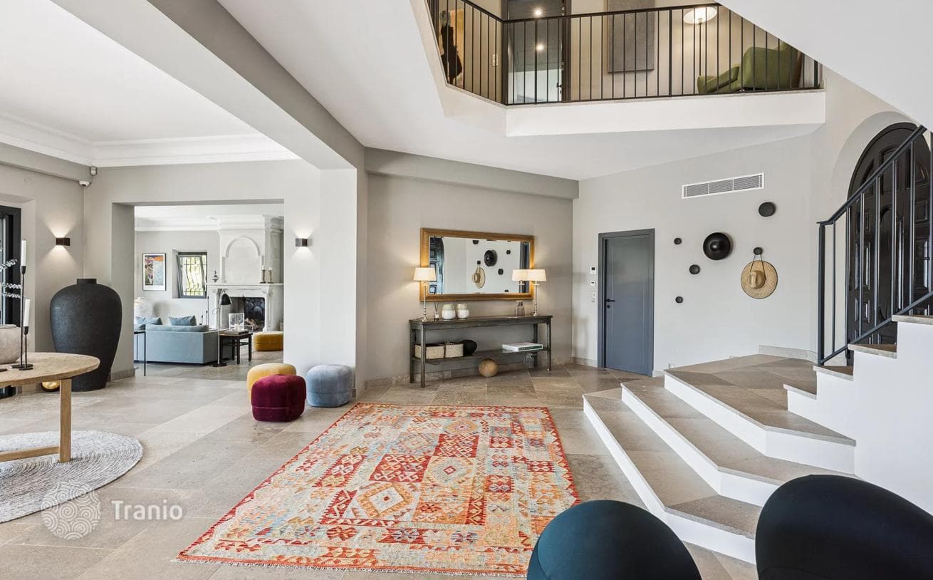 13-Room House with Pool and Garden in Grasse, photo 5