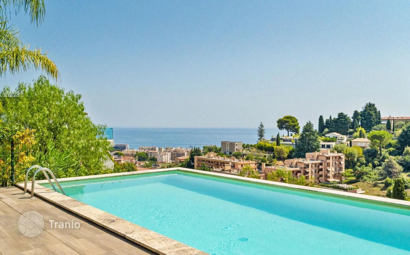 2-Bedroom Apartment with Garden in Roquebrune-Cap-Martin, photo 3