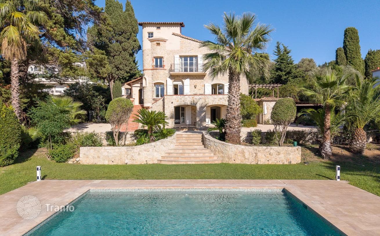 6-Bedroom Villa with Private Pool and Sea View in Cap-d'Ail, Antibes, photo 3