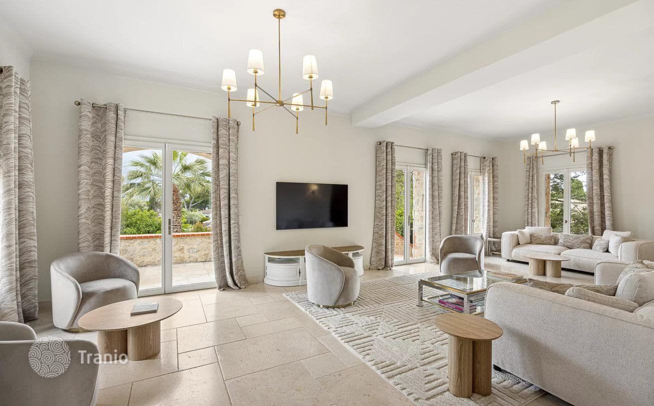 6-Bedroom Villa with Private Pool and Sea View in Cap-d'Ail, Antibes, photo 4