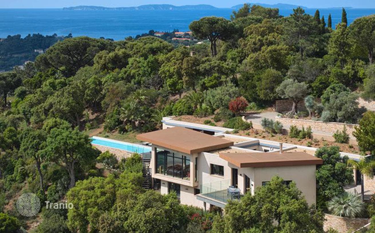 Designer Villa with Private Pool and Large Grounds in La Croix-Valmer, Côte d'Azur