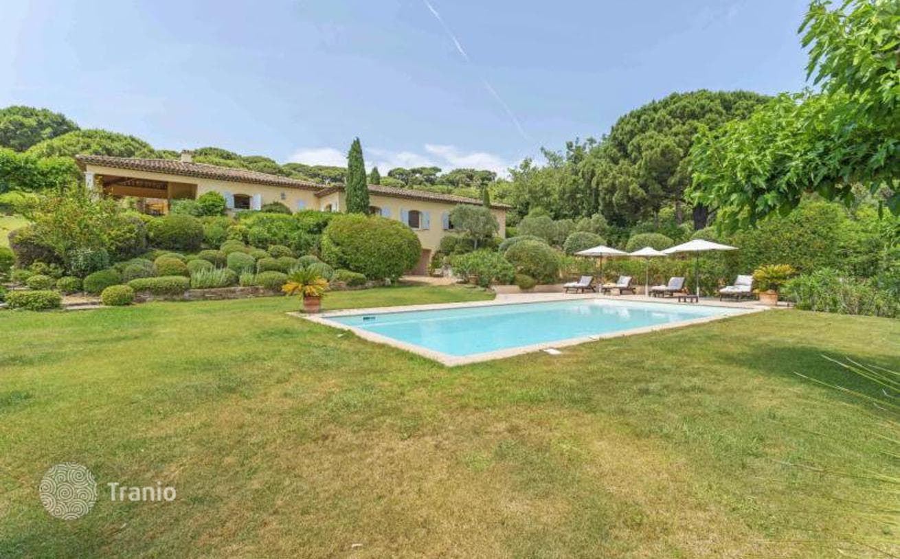 6-Bedroom Villa with Private Pool and Landscaped Gardens in La Croix-Valmer