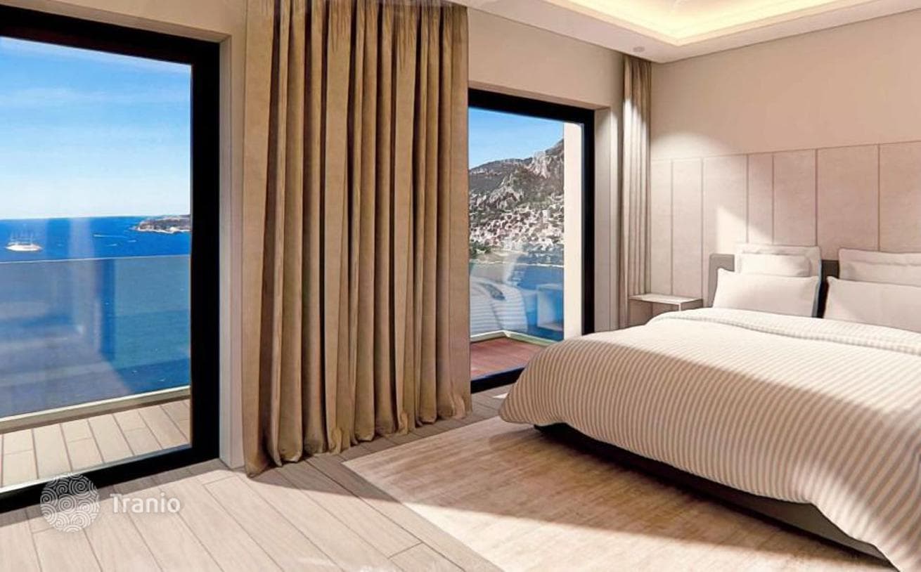 6-Bedroom Villa with Sea and Monaco Views in Roquebrune-Cap-Martin, photo 3