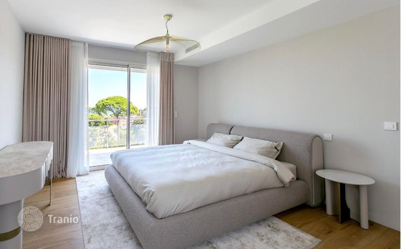9-Bedroom Villa with Private Pool in Cap-d'Ail, photo 2